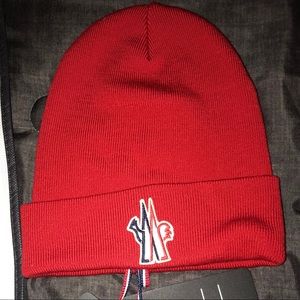 *BRAND NEW* MONCLER SKULLY